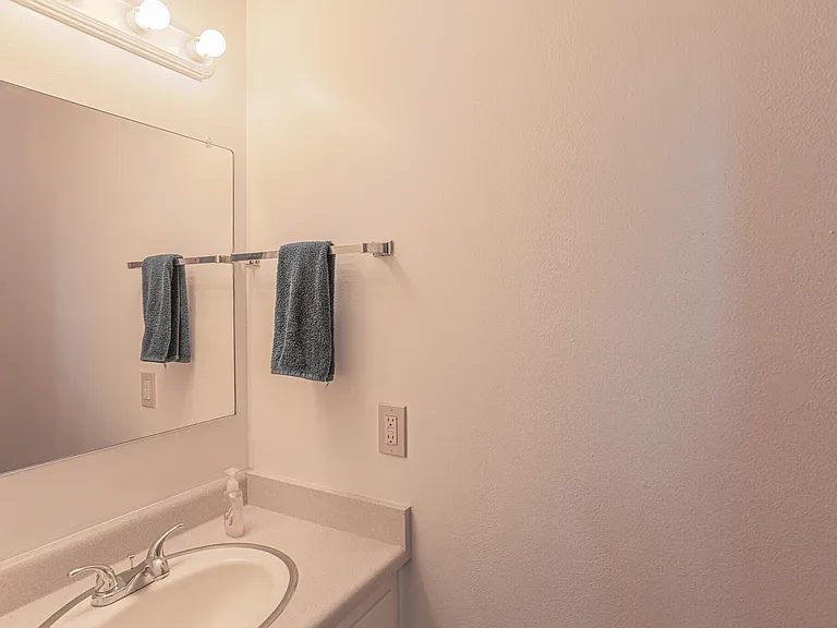 Viking Apartments — Photo 6