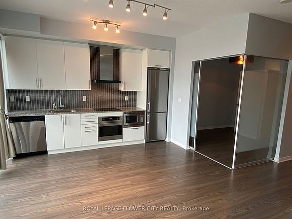 4th image of 352 Front St W #1913