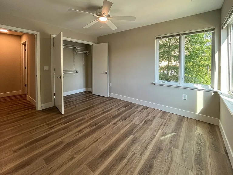 Sunrise Apartments — Photo 8