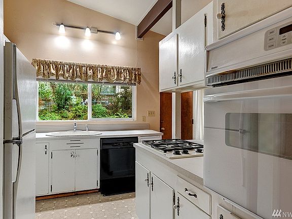 5th image of 14315 SE 37th St