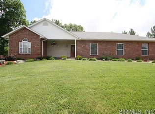 7532 Timbercrest Dr, Godfrey, IL 62035