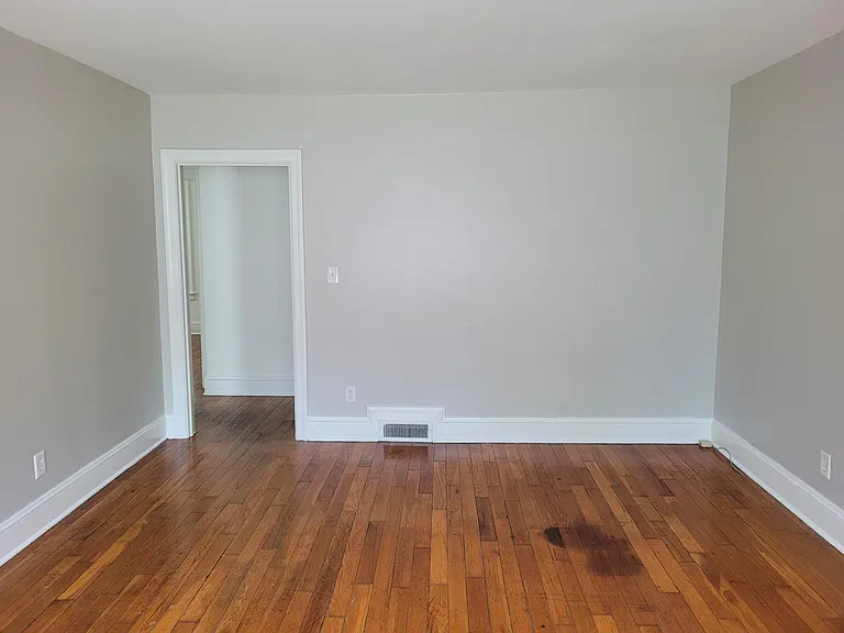 2244 The Cir — Photo 3