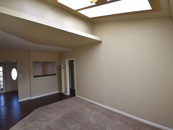 3rd image of 6121 Fulcher Ave