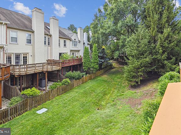 4th image of 3905 Clares Ct
