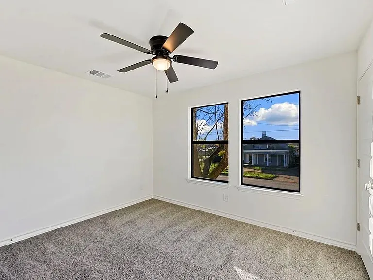 545 Delmar St #102 — Photo 11