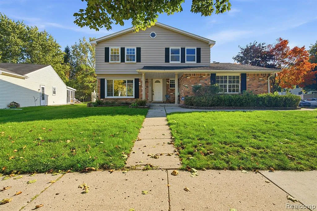 4 bed, 2.5 bath, 1735 sqft, $3,300 — Photo 1