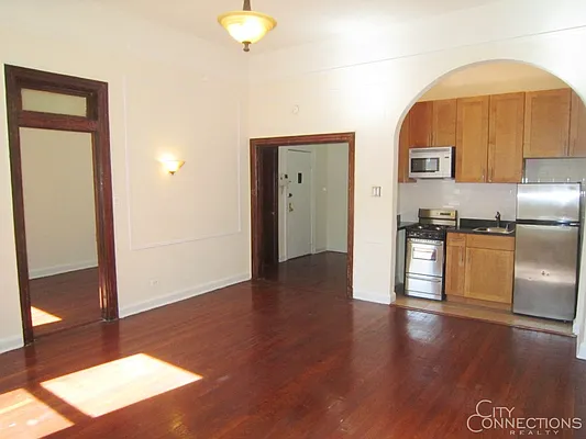 Rented by City Connections Realty | media 5