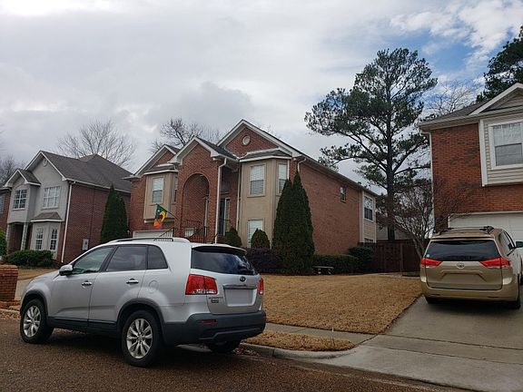 2nd image of 482 Sussex Dr SW