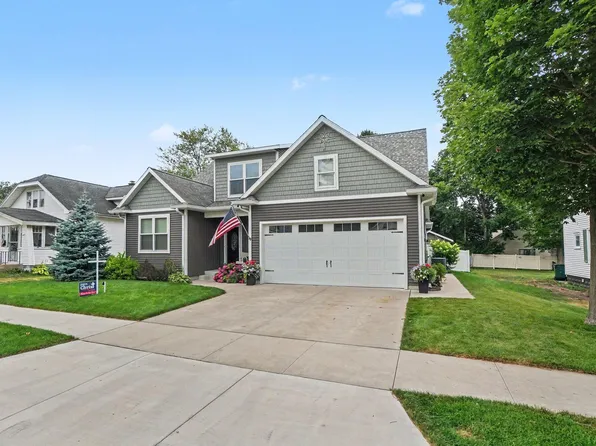 223 Prospect St, Spring Lake, MI 49456