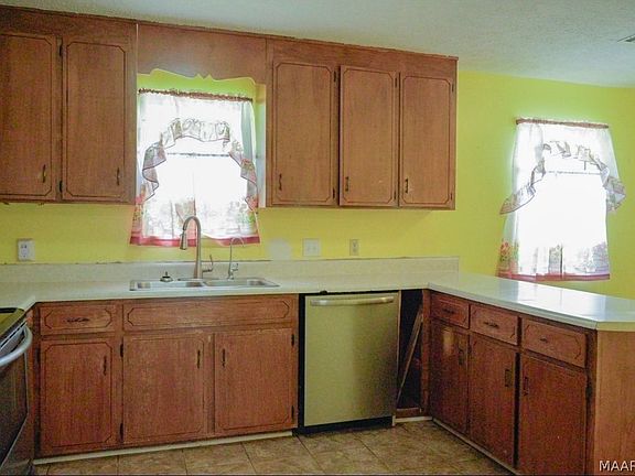 4th image of 361 Country Club Dr