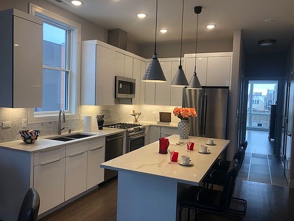 3rd image of 2448 W Thomas St Unit 3E