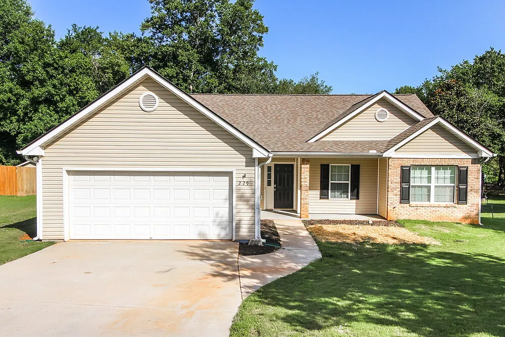 3 bed, 2.0 bath, 1683 sqft, $2,255 — Photo 1