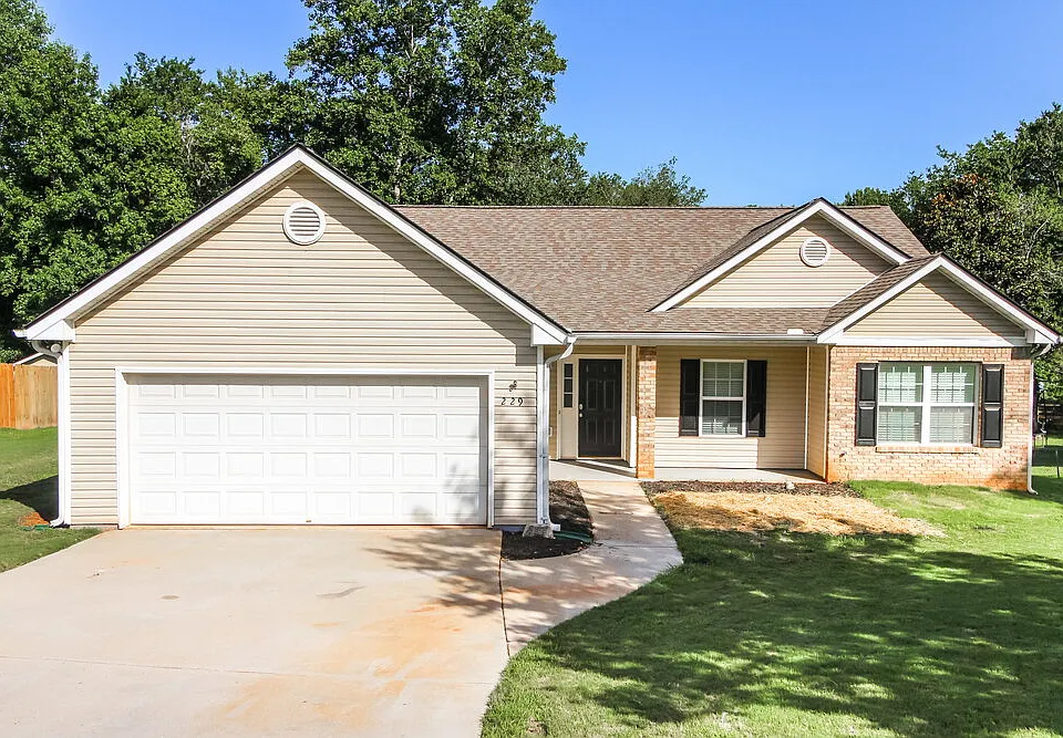229 Clearwater Dr