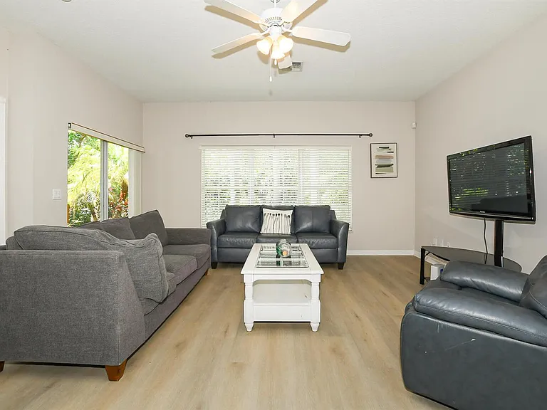 649 NE Bent Paddle Ln — Photo 15