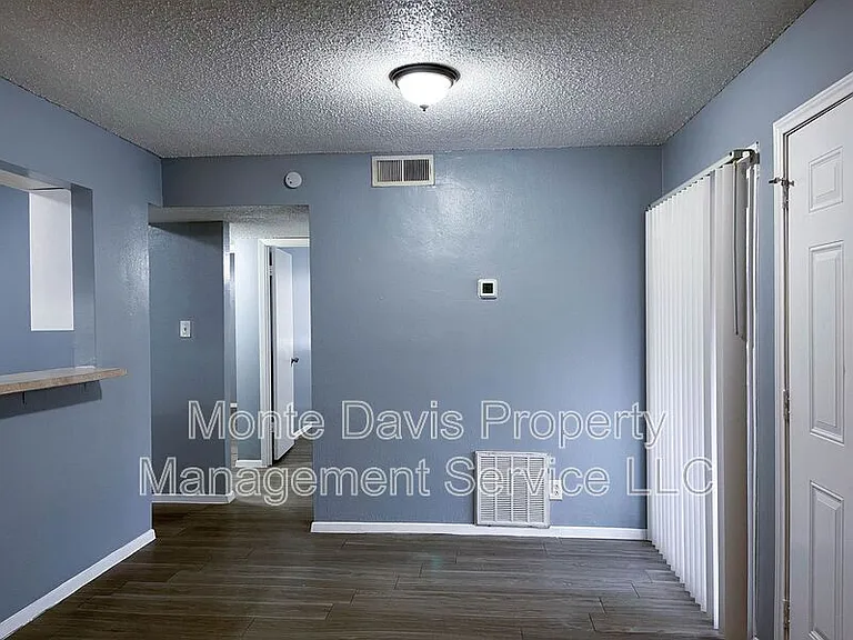 8907 Parkfield Dr #204 — Photo 5