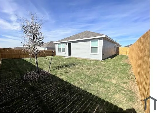 2649 Kingsman Dr — Photo 3