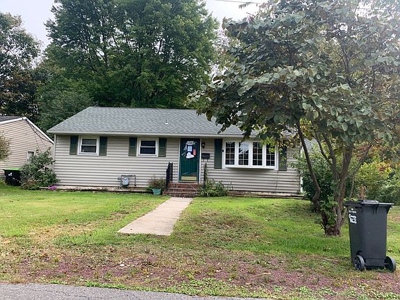 3rd image of 120 Hemlock Rd