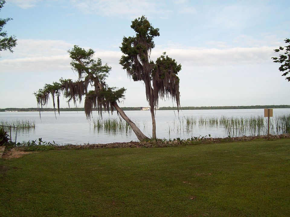 1st image of 128 Cypress Dr