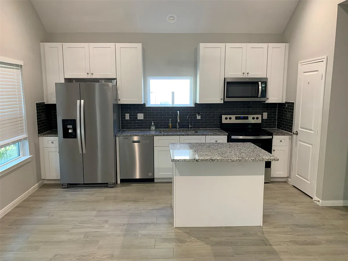 Building Photo - 15772 Aspen Dr
