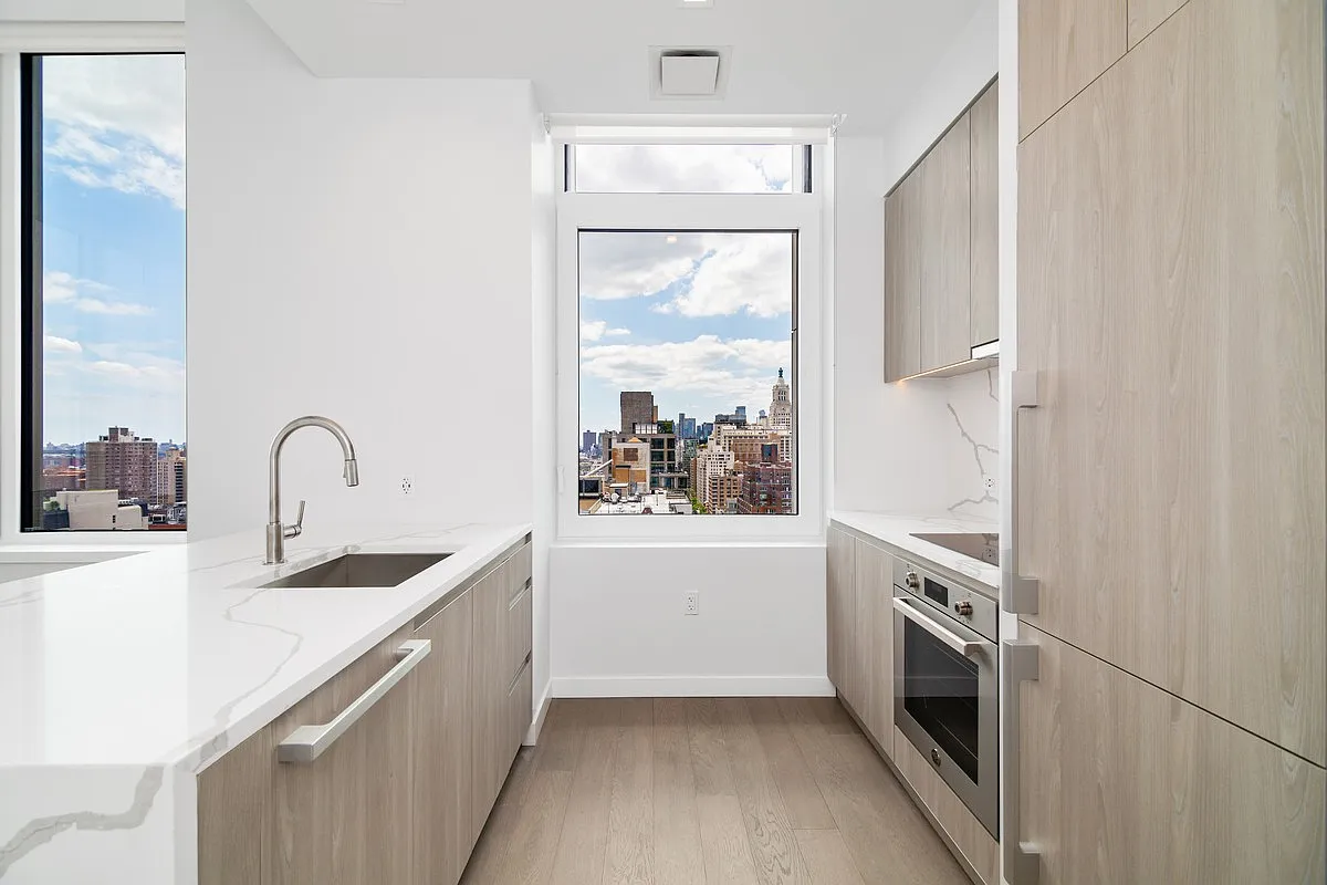 200 East 23rd Street — Photo 3