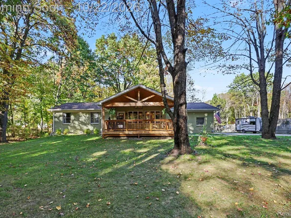 371 Rissman Ln, Ortonville, MI 48462