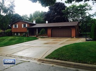 911 Chancellor Ln, Green Bay, WI 54311