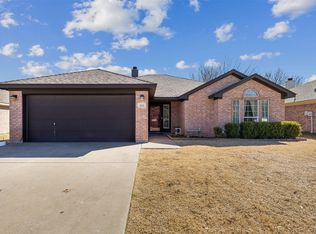 213 Preston Dr, Cleburne, TX 76033