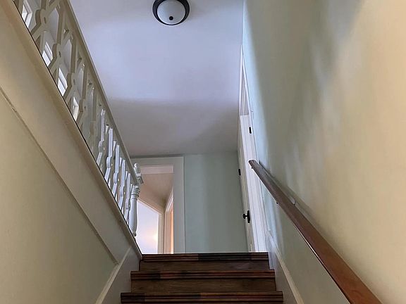 5th image of 613 Old Maple Ln
