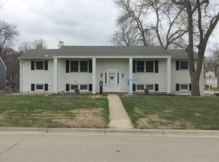 201 Ridge Rd, Albert Lea, MN 56007