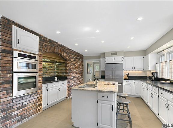 4th image of 255 Lupen Dr
