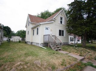 702 Indian Rd, Davenport, IA 52802