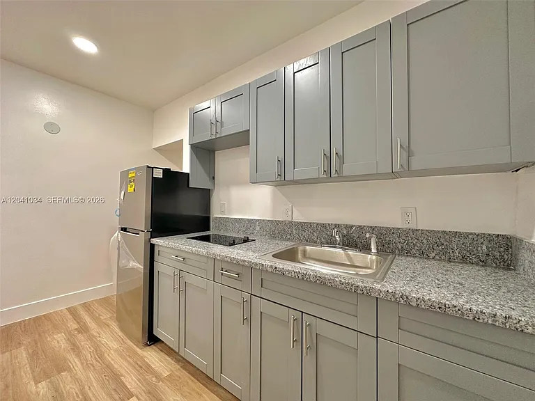 5545 N Miami Ave #8 — Photo 8