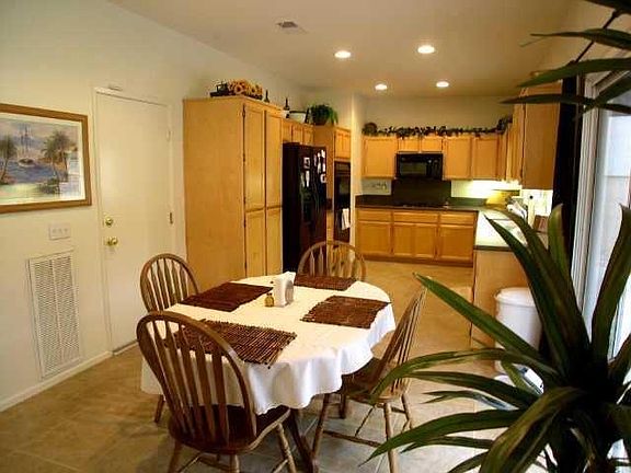 Kitchen & breakfast nook.