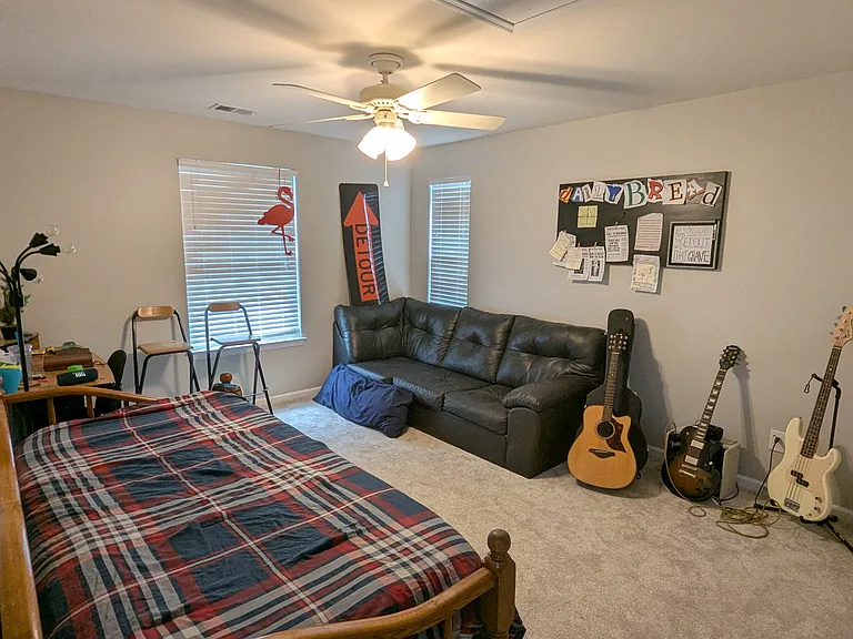 Bedroom 4 - aprox 16' x 11.9'
