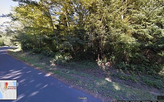 3rd image of 716 Chenois Ave NE