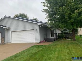 910 S Charlotte Ave, Sioux Falls, SD 57103