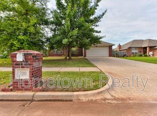 720 Elder Ln, Mustang, OK 73064