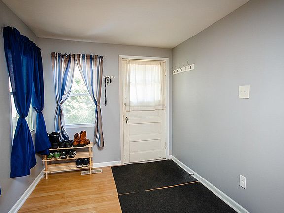 3rd image of 121 Lakewood Ave