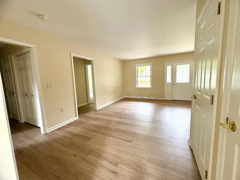303 E Orange St — Photo 10