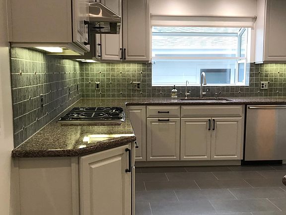 2nd image of 209 Oakview Dr