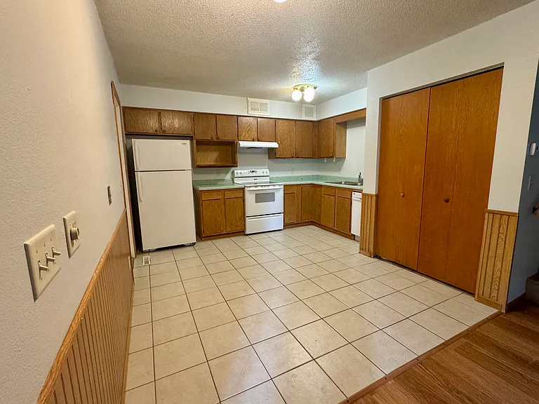 1751 3rd Ave SW — Photo 3