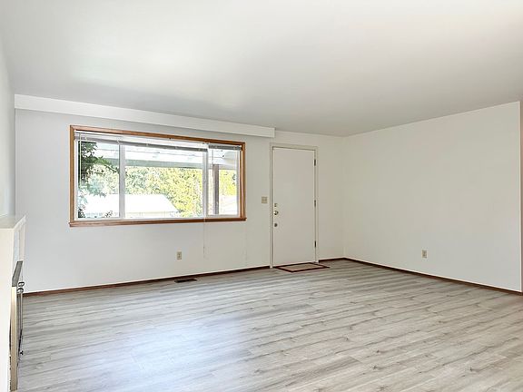 3rd image of 12505 SE 73rd Pl