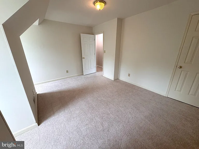 7423 Laura Ln — Photo 17