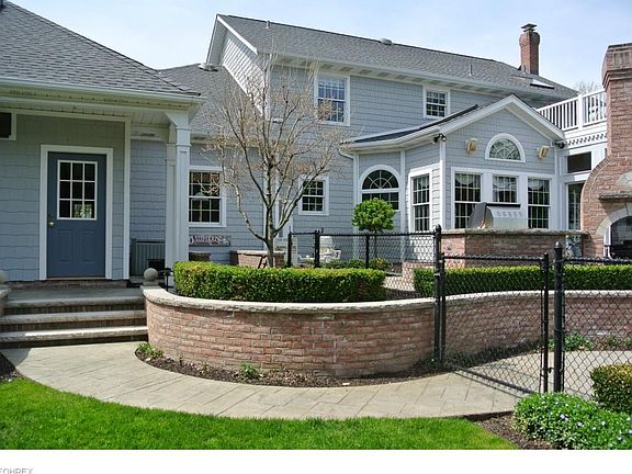 4th image of 8979 Woodstone Dr