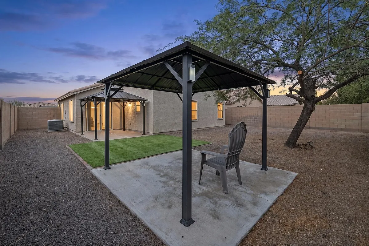Building Photo - 2233 W Alta Vista Rd