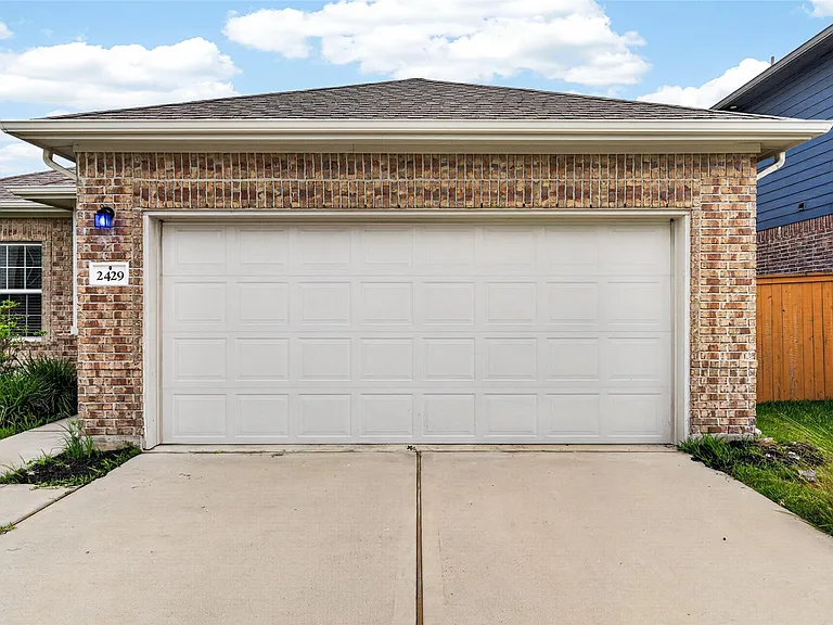 2429 Abbot Brook Dr — Photo 3