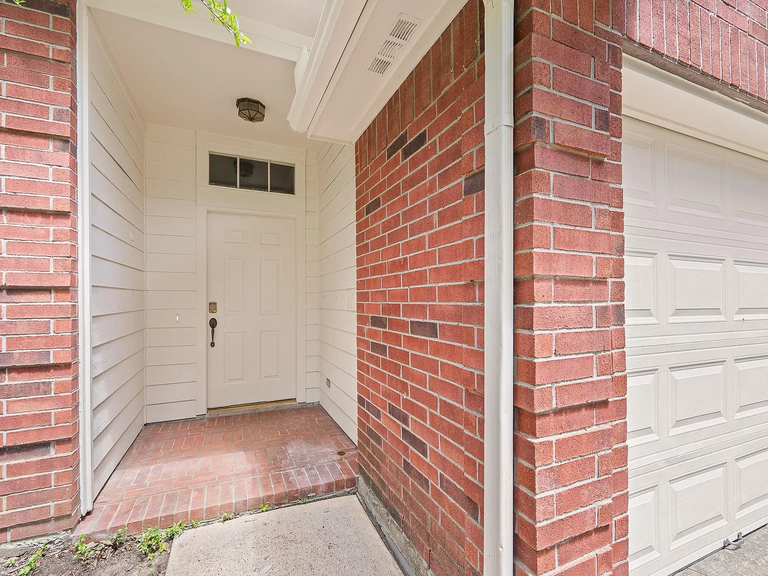 3 bed, 2.0 bath, 1858 sqft, $2,050 — Photo 4