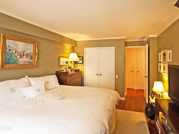 4th image of 295 Greenwich St #4LN