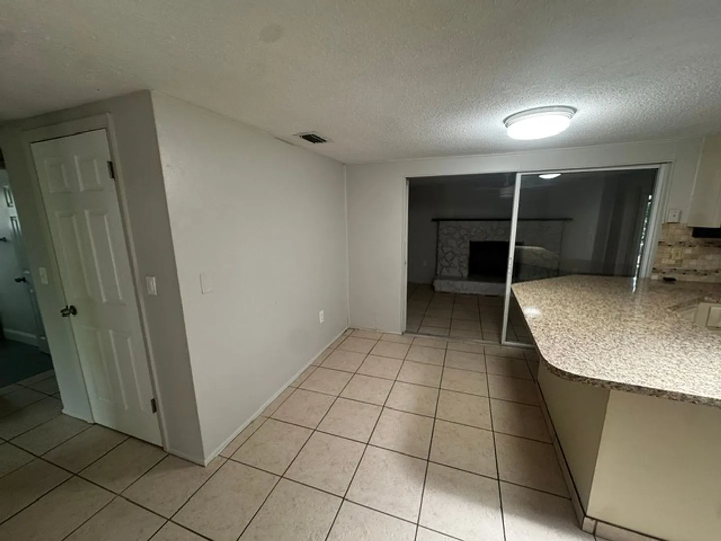 Spacious 2 Bedroom Home — Photo 4