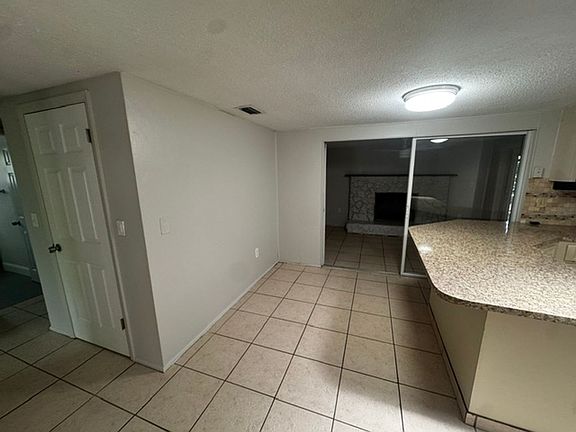 4th image of 7634 Fox Hollow Dr